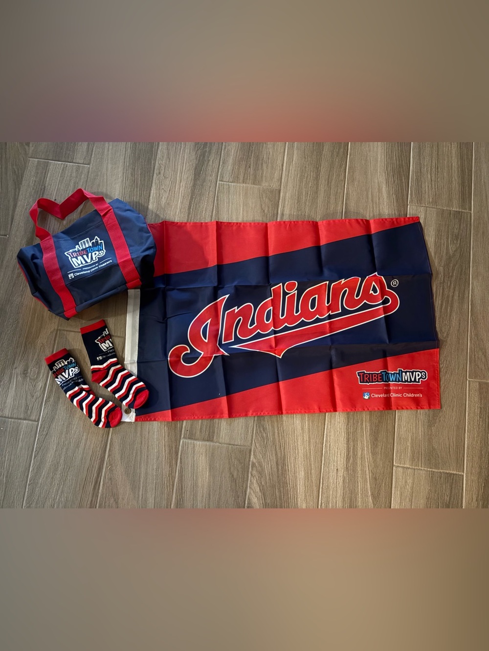 Cleveland Indians Flag Set with Tote & Socks - Red & Navy